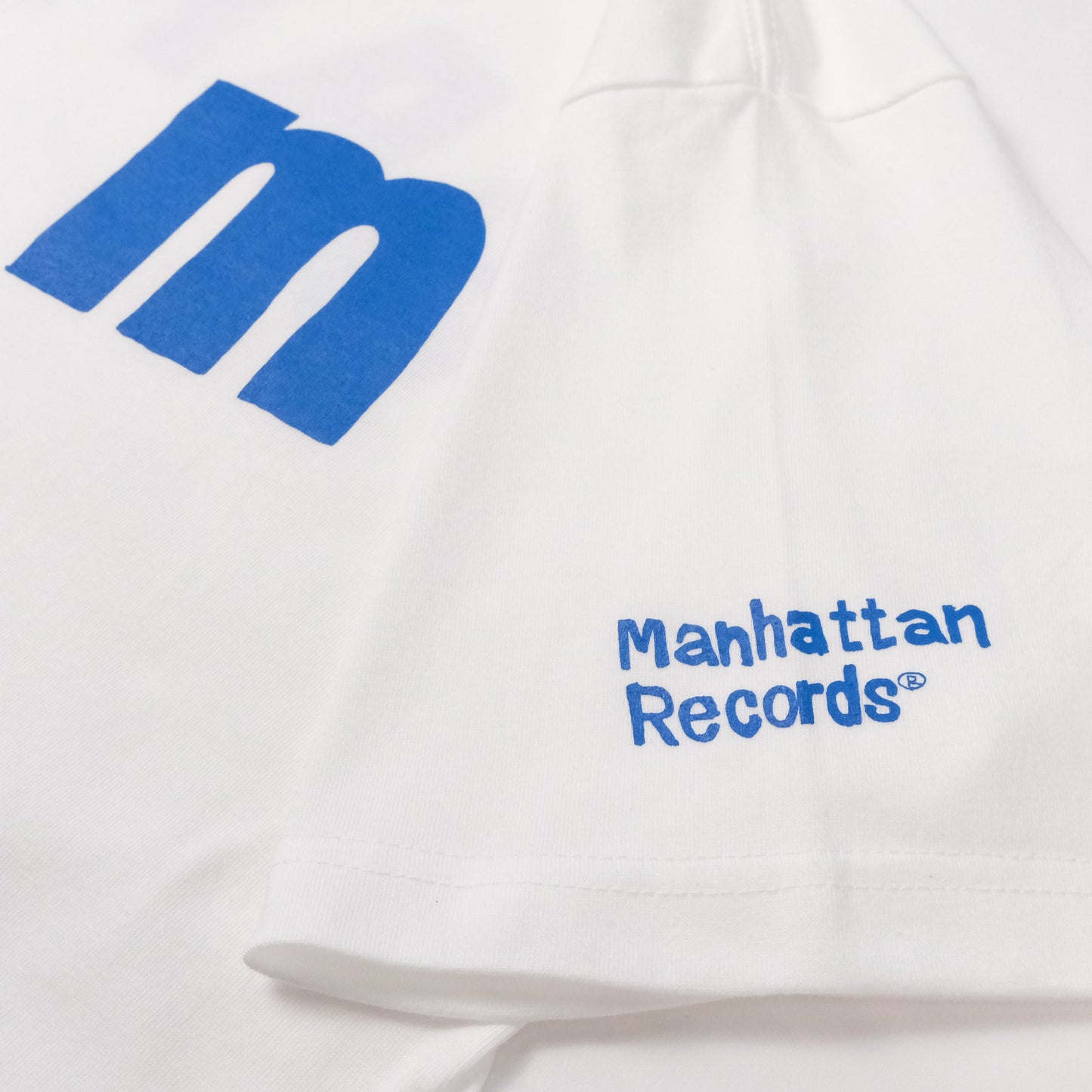 SAMUEL × Manhattan Records M ILLUST LOGO S/S TEE