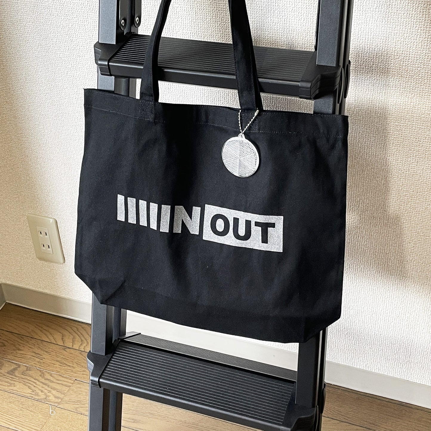 IIIIINOUT ORIGINAL REFLECTOR TOTE BAG